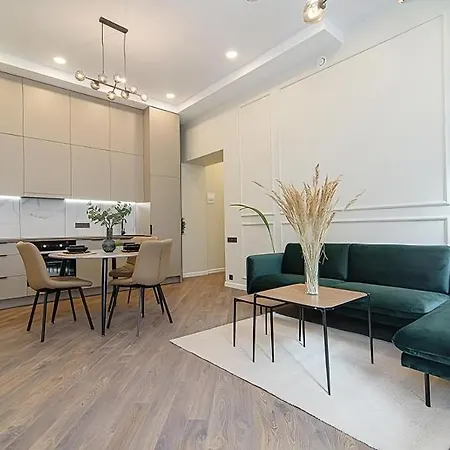 Free Parking Old Town Station With Balcony Apartment
