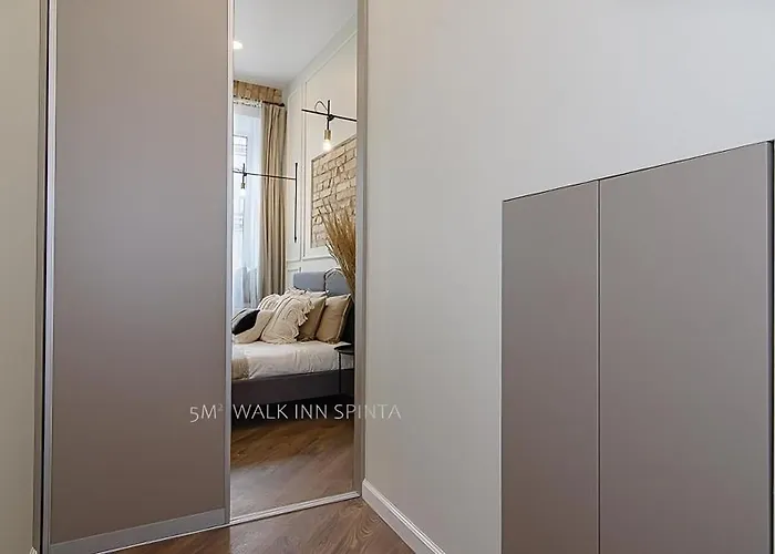 Free Parking Old Town Station With Balcony Apartman