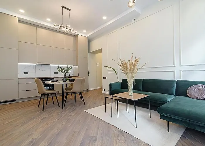 Free Parking Old Town Station With Balcony Butas